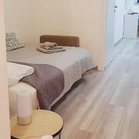 아파트 Rosina's Flat *